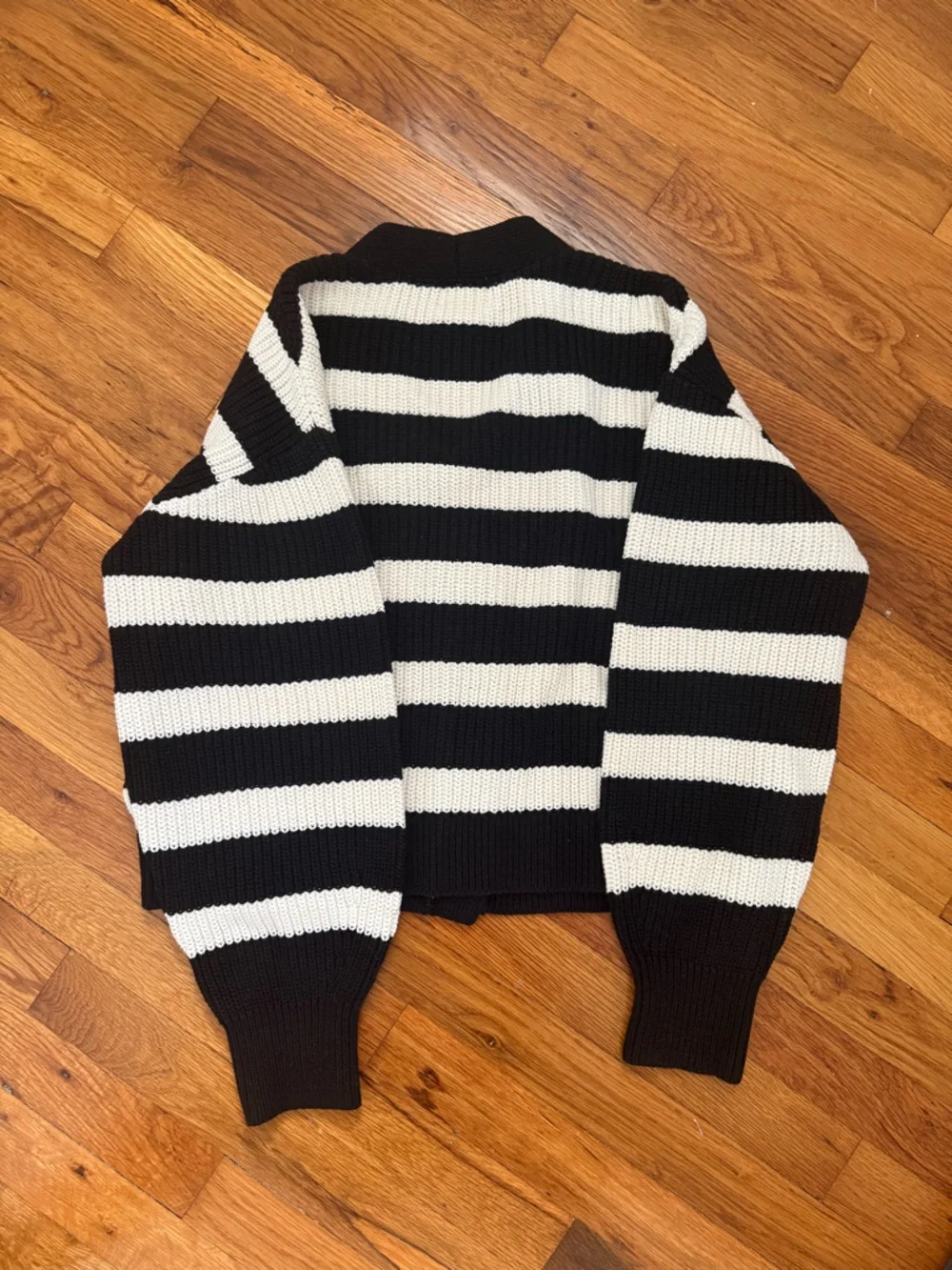 H&M Black and White Striped V-Neck Button Cardigan - Picture 4 of 4